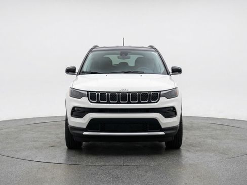 Used 2025 Jeep Compass Limited image 2