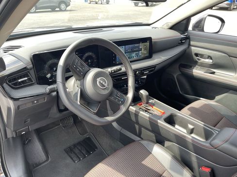 Used 2025 Nissan Kicks SR AWD/4WD image 10