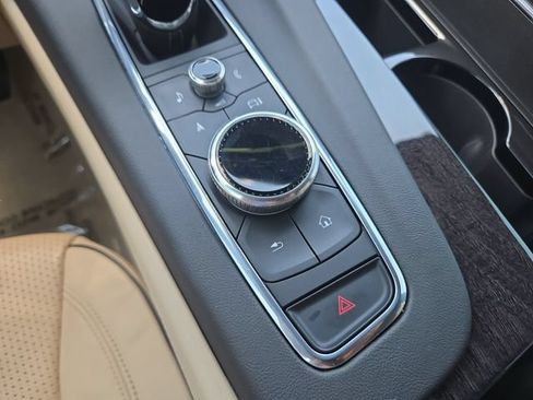 Used 2023 Cadillac Escalade Premium Luxury AWD/4WD image 32