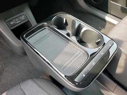 New 2025 Hyundai Ioniq 5 SE image 21