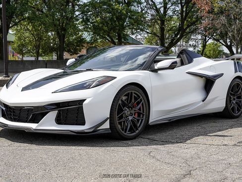 Used 2024 Chevrolet Corvette Z06 w/ Z07 Performance Package RWD image 14