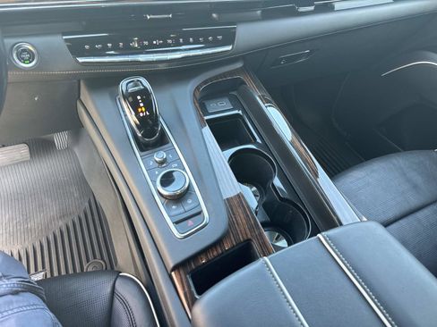 Used 2021 Cadillac Escalade ESV Premium Luxury w/ Driver Assist Tech Package image 28