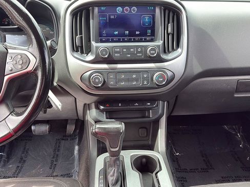 Used 2015 Chevrolet Colorado LT AWD/4WD image 12
