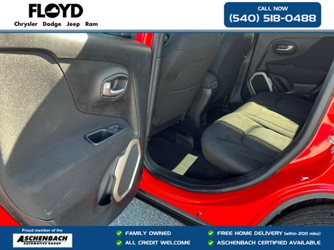 Used 2017 Jeep Renegade Latitude w/ Popular Equipment Group AWD/4WD image 22