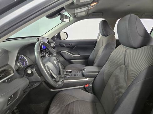 Used 2024 Toyota Highlander LE image 14