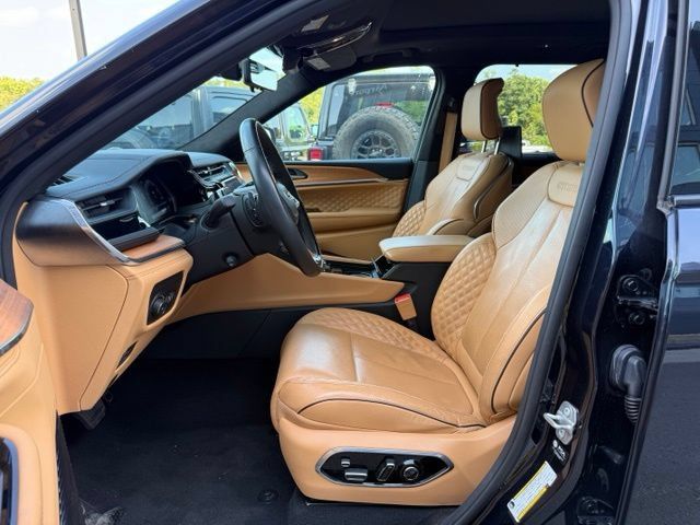 Used 2024 Jeep Grand Cherokee L Summit AWD/4WD image 14