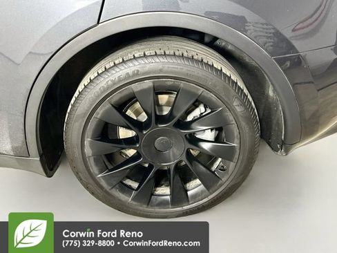 Used 2024 Tesla Model Y Long Range AWD/4WD image 32
