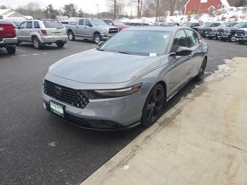 Used 2023 Honda Accord Sport image 3