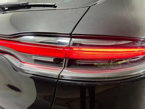 Certified 2023 Porsche Macan AWD/4WD image 21