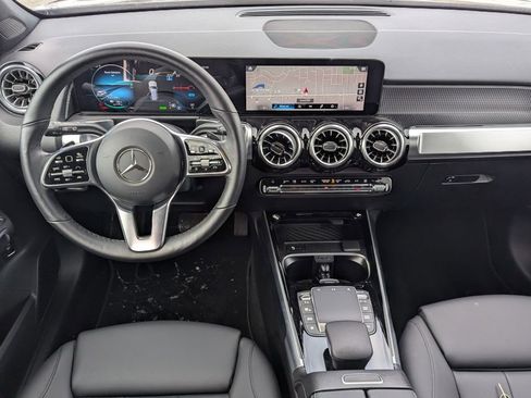 Used 2023 Mercedes-Benz EQB 300 4MATIC image 33