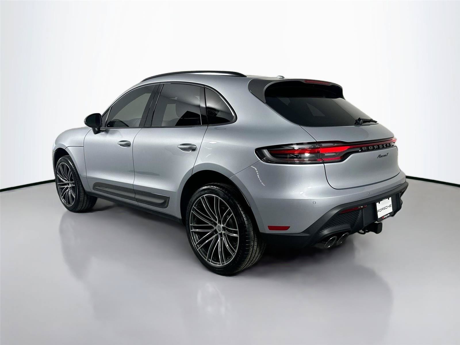 Used 2026 Porsche Macan Turbo AWD/4WD image 3