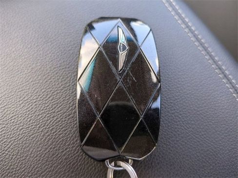 Used 2025 Genesis G70 2.5T image 27