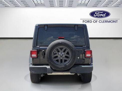 Used 2024 Jeep Wrangler Sport AWD/4WD image 4