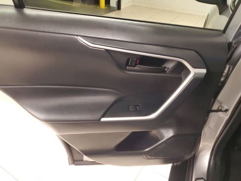 Used 2021 Toyota RAV4 LE image 13