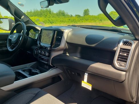 New 2026 RAM 1500 Express AWD/4WD image 27