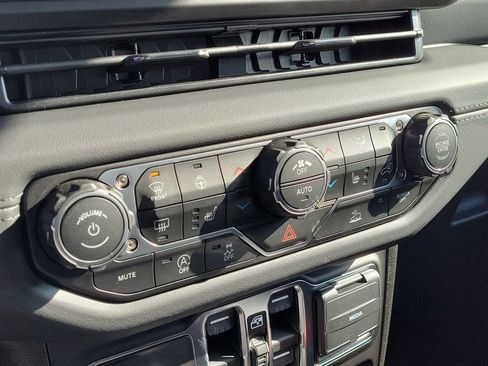 New 2026 Jeep Gladiator Sport AWD/4WD image 29