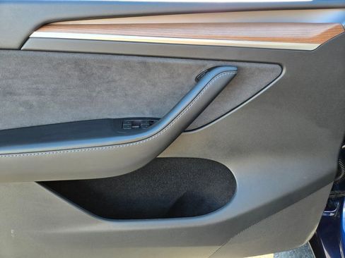 Used 2024 Tesla Model Y 2WD image 18