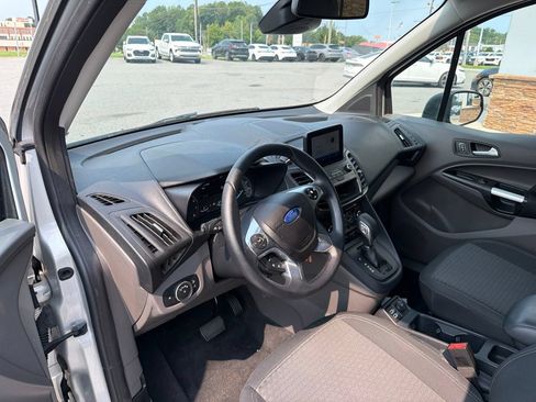 Used 2022 Ford Transit Connect XLT FWD image 4