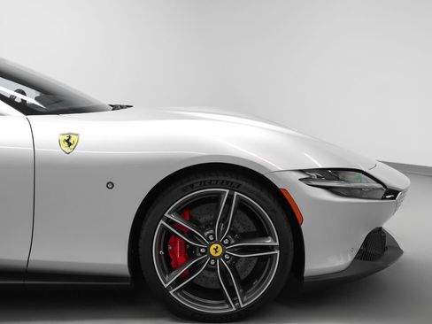 Certified 2025 Ferrari Roma Spider RWD image 9