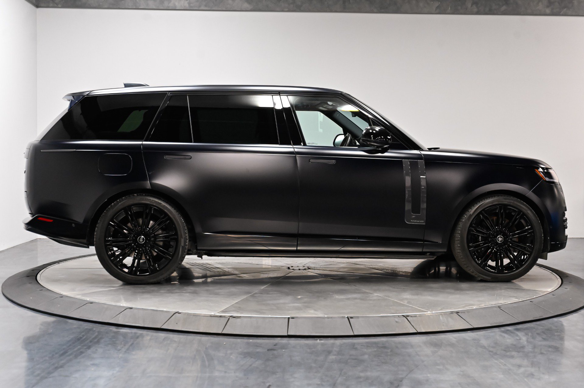 Used 2023 Land Rover Range Rover Long Wheelbase Autobiography AWD/4WD image 15