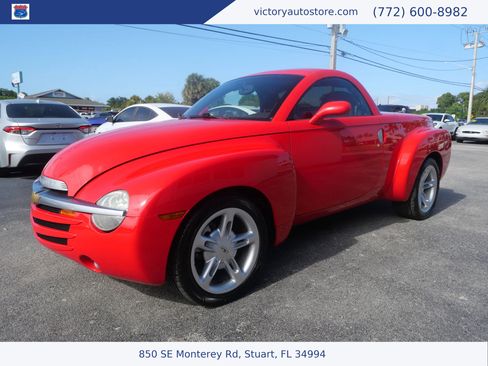 Used 2003 Chevrolet SSR w/ Preferred Equipment Group RWD image 3