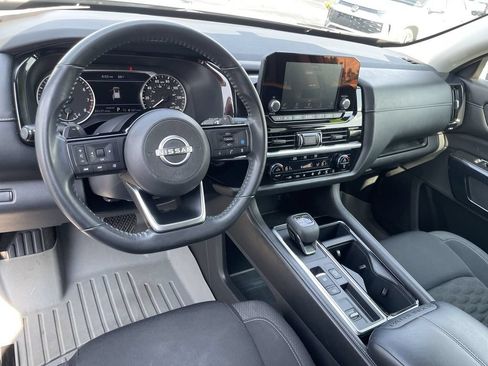 Used 2022 Nissan Pathfinder SV FWD image 9