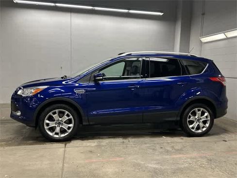 Used 2016 Ford Escape Titanium image 2