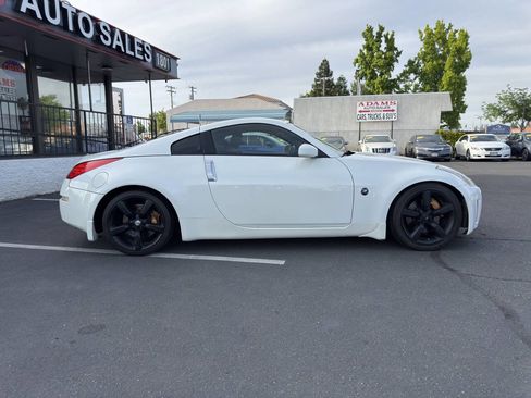 Used 2006 Nissan 350Z Coupe w/ (N93) Cargo Convenience Pkg image 2