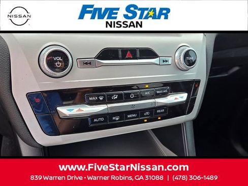 Used 2023 Ford Explorer XLT RWD image 22