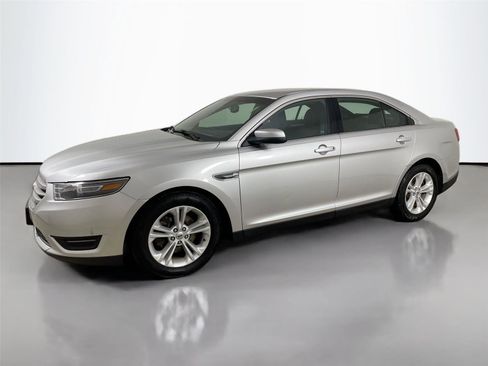 Used 2015 Ford Taurus SEL image 4