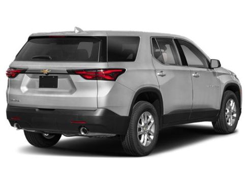 Used 2022 Chevrolet Traverse LT w/ LT Premium Package AWD/4WD image 2