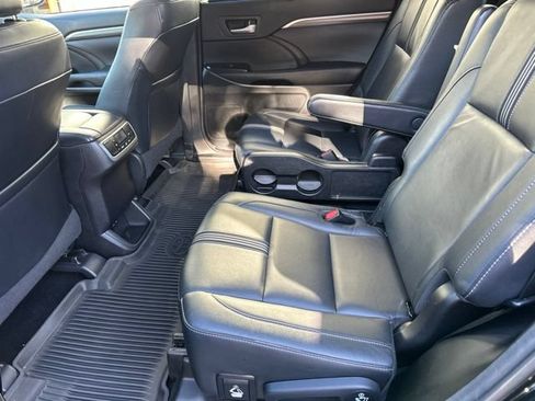 Certified 2017 Toyota Highlander SE AWD/4WD image 8