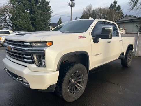Used 2023 Chevrolet Silverado 2500 High Country image 2