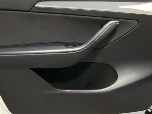 Used 2022 Tesla Model Y Long Range AWD/4WD image 18