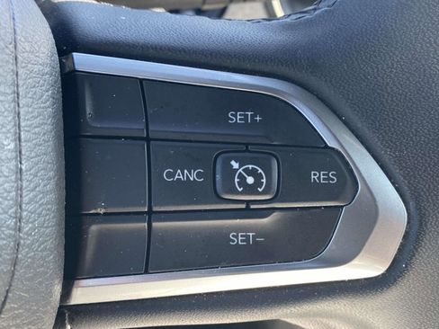 Used 2024 Jeep Compass Latitude image 23