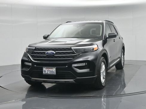 Used 2024 Ford Explorer XLT w/ Equipment Group 202A RWD image 60