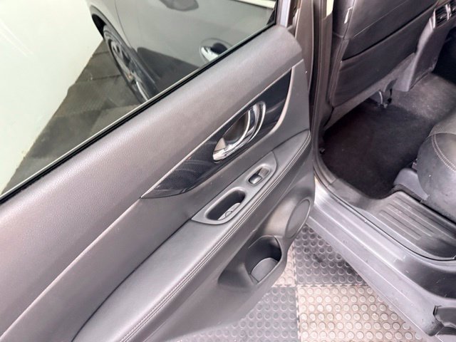 Used 2016 Nissan Rogue SL AWD/4WD image 30