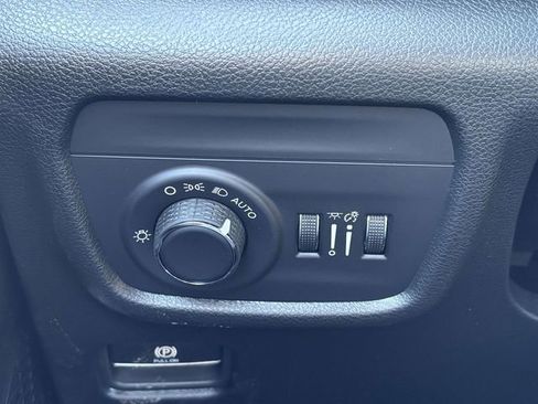 New 2026 Jeep Grand Cherokee Altitude image 19