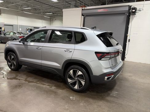 New 2026 Volkswagen Taos SE image 5