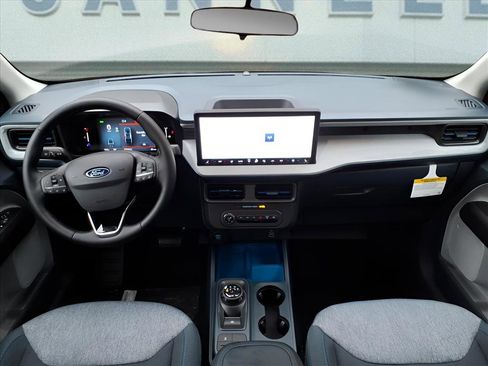 New 2025 Ford Maverick XLT image 9