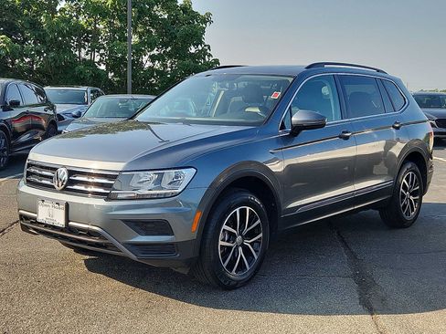 Used 2021 Volkswagen Tiguan SE w/ Panoramic Sunroof Package AWD/4WD image 3