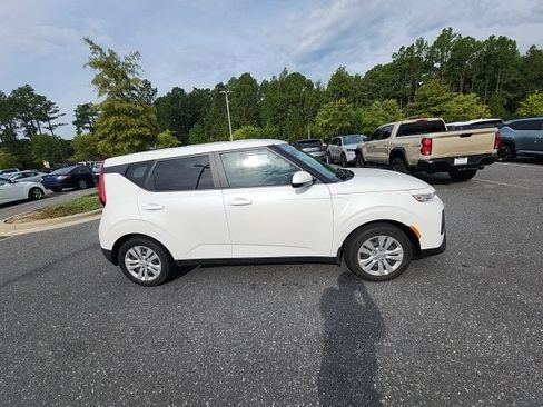 Used 2021 Kia Soul LX FWD image 15
