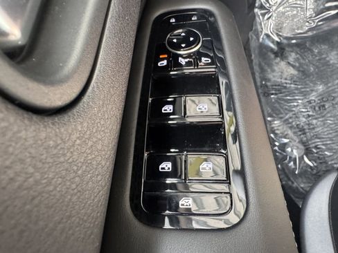 Used 2024 Nissan Ariya FWD image 30