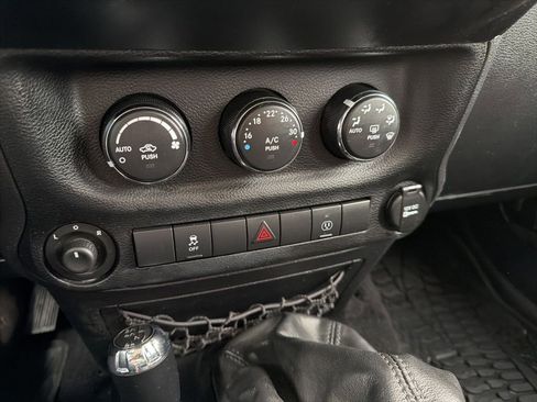 Used 2014 Jeep Wrangler Sahara w/ Connectivity Group AWD/4WD image 21