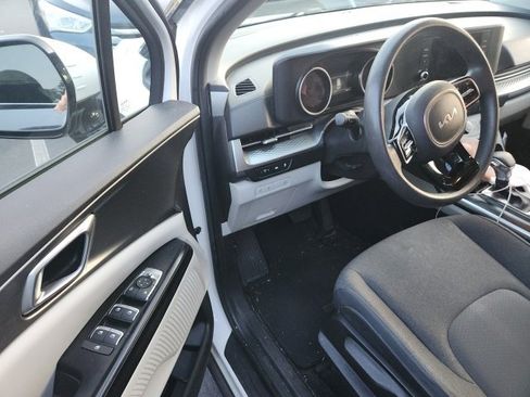 Used 2022 Kia Carnival LX image 9