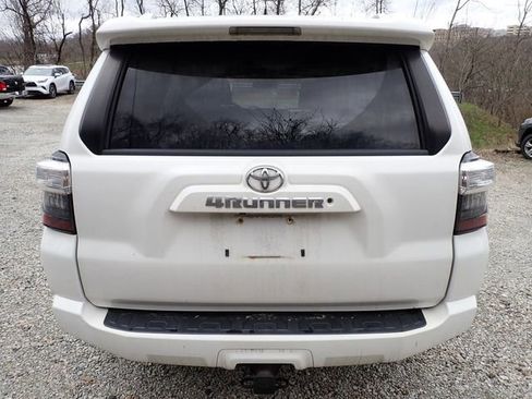 Certified 2018 Toyota 4Runner SR5 Premium image 4