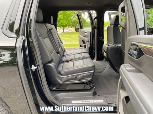 Used 2025 Chevrolet Suburban Z71 AWD/4WD image 37