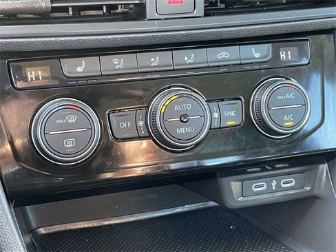 Used 2024 Volkswagen Jetta SE image 18