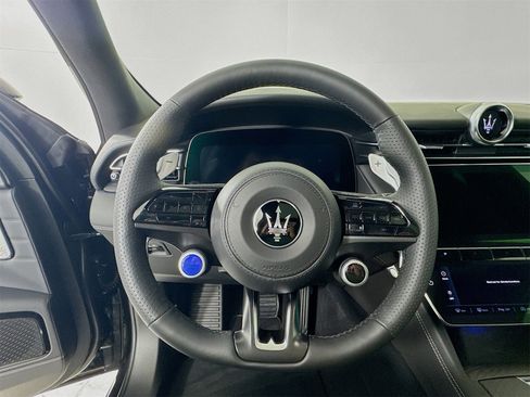 New 2025 Maserati Grecale GT image 12