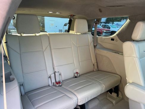 Used 2022 Cadillac Escalade Premium Luxury Platinum w/ Heavy-Duty Trailer Package AWD/4WD image 17